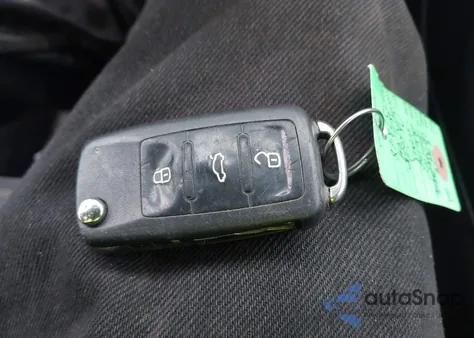 2012 Volkswagen Beetle 2.0T Turbo z USA, uszkodzony, nr VIN 3VWVA7AT6CM632133